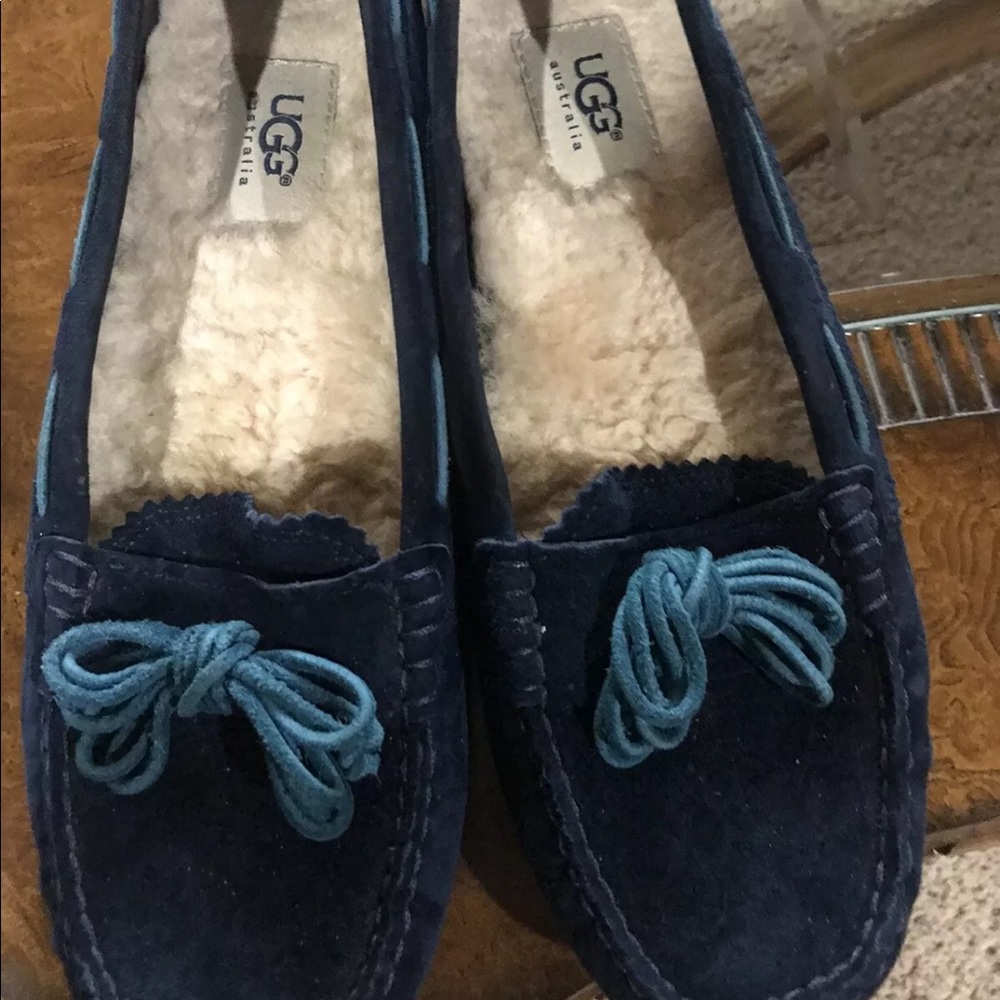 SOLD!! Preowned Ugg Slippers Navy Blue